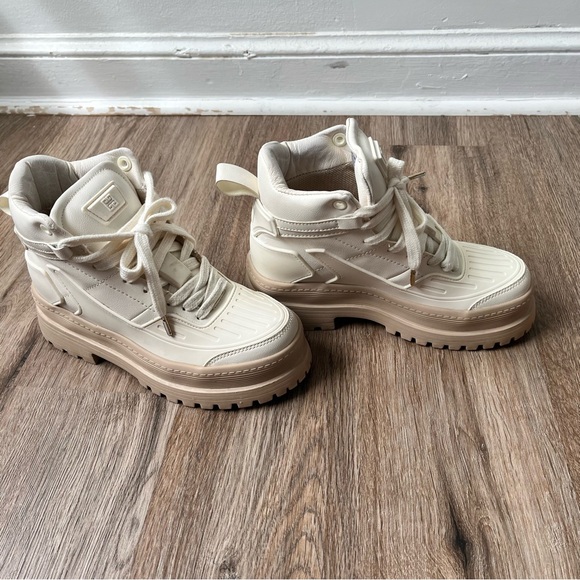 Stylish Cream Women's Boots - Picture 3 of 6